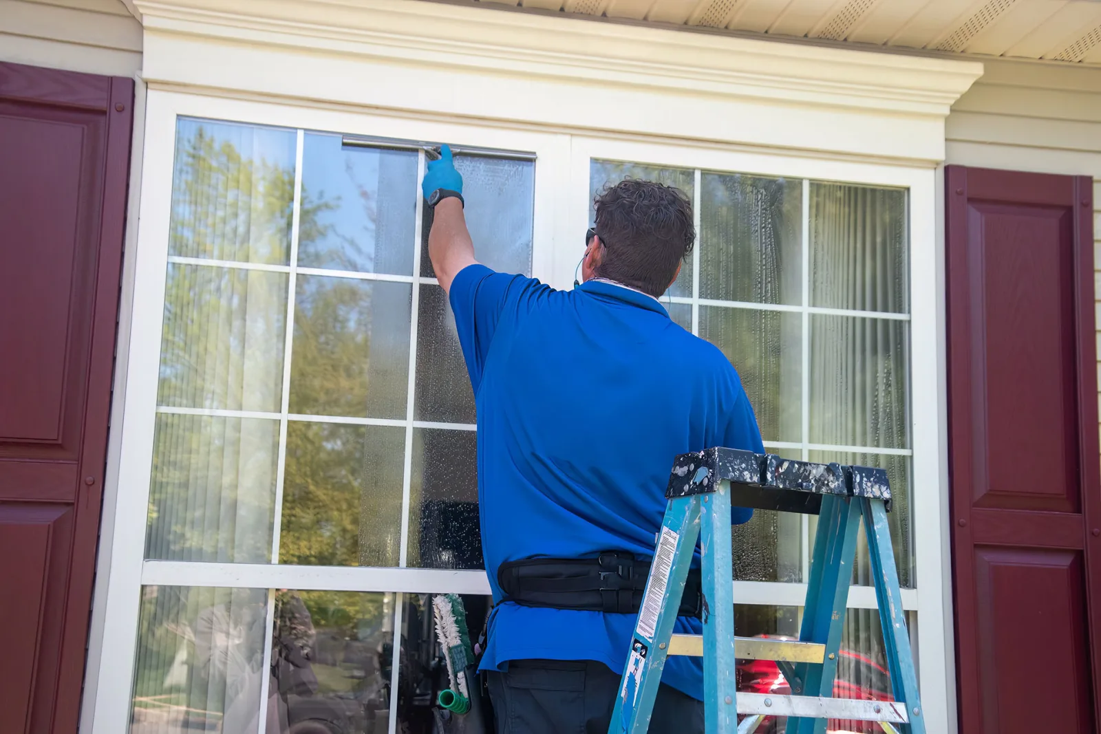 Professional exterior window cleaning on a Central New Jersey home
